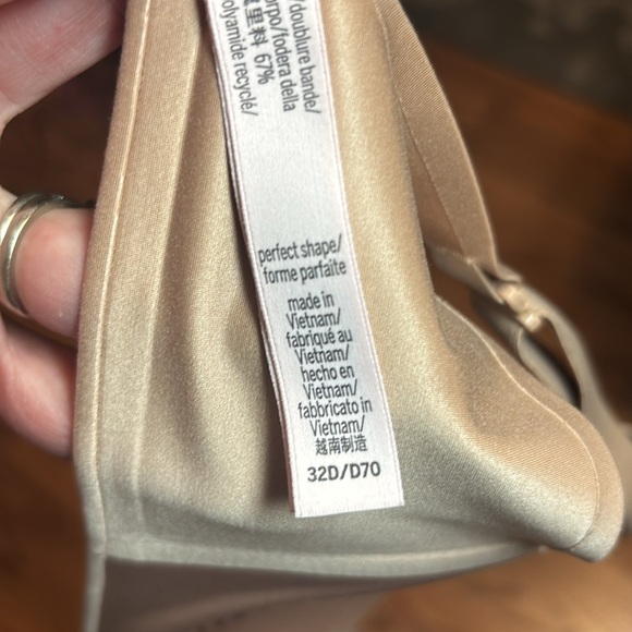 Victoria’s Secret nude, perfect shape wire free bra, t-shirt, 32D - Picture 6 of 6